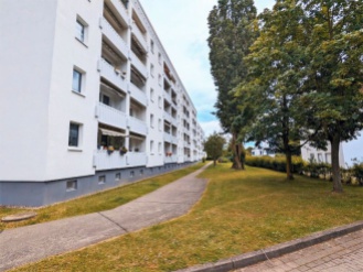 Südbalkon mit Sonnenschutzmarkise